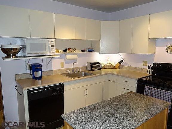 4th image of 2023 Highland Dr