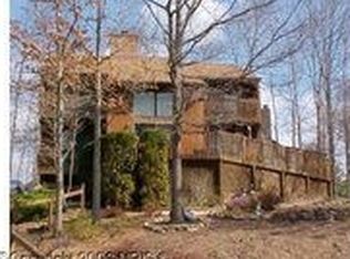 1018 Lakeview Dr, Cross Junction, VA 22625