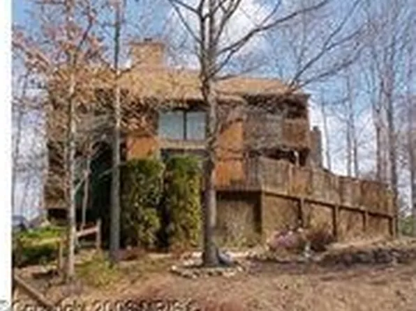1018 Lakeview Dr, Cross Junction, VA 22625