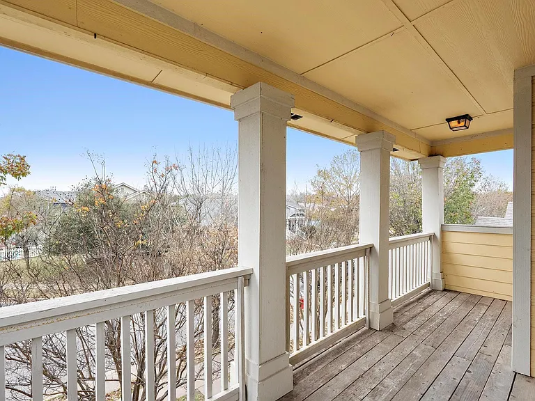 570 Hogan — Photo 3