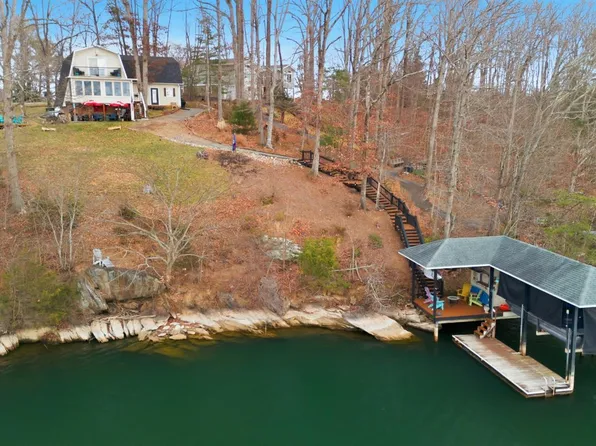 497 Long Island Dr, Moneta, VA 24121