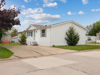 1 Berner Dr, Bloomington, IL, 61701