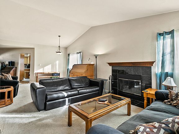 4th image of 44637 Foxboro Ct
