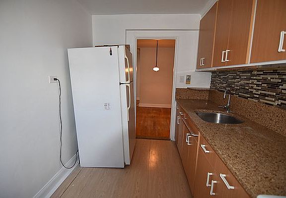 5th image of 2900 Ocean Ave APT 1H