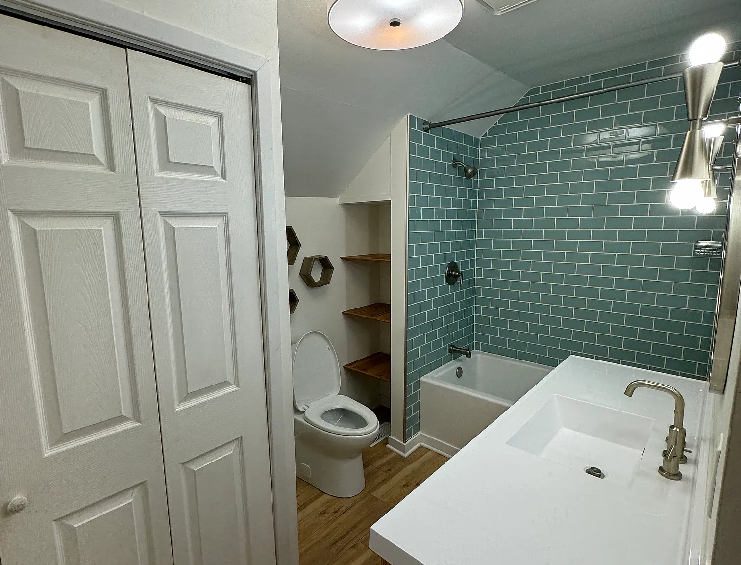 3 bed, 1.5 bath, 1400 sqft, $1,499 — Photo 3
