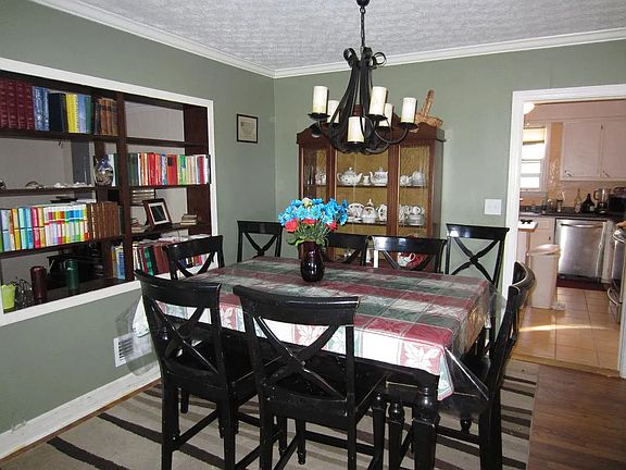 Dining area (furniture now removed)