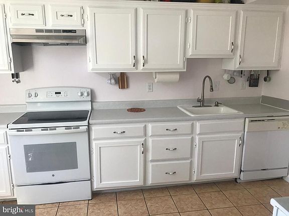 4th image of 12658 Castile Ct