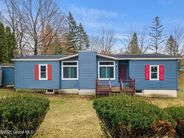 31 Penny Lane, Averill Park, NY 12018