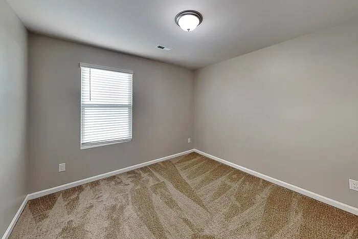 1045 Cloverdale Ct — Photo 15