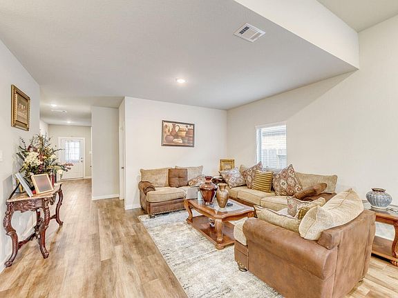 3rd image of 437 Ridge Palm Rd