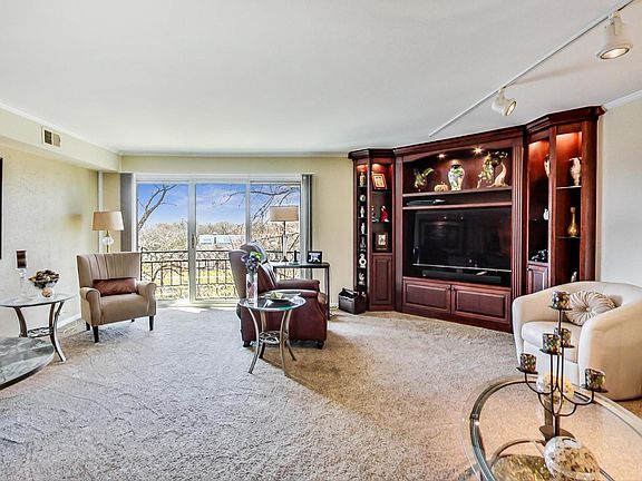 5th image of 1009 Bonnie Brae Pl APT 5B