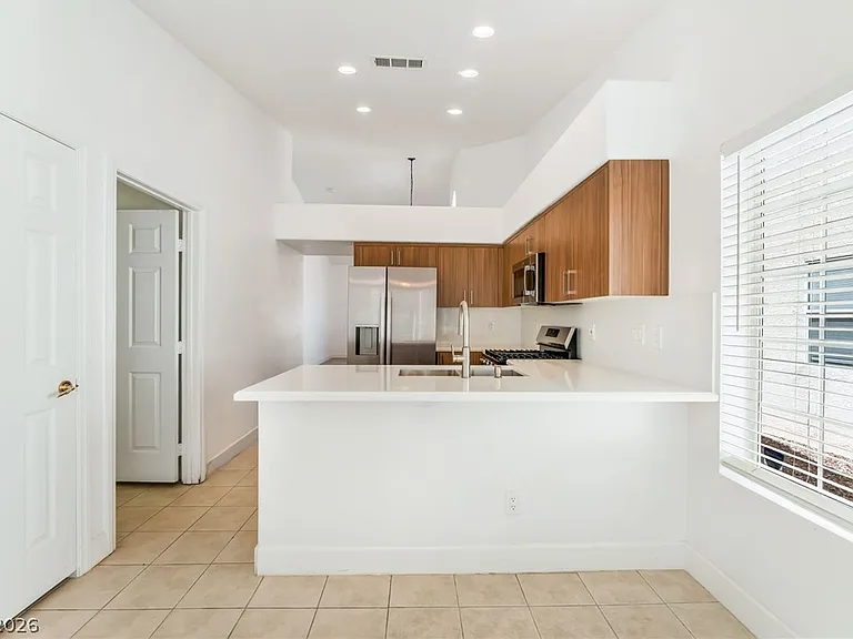 9724 Panorama Cliff Dr — Photo 14