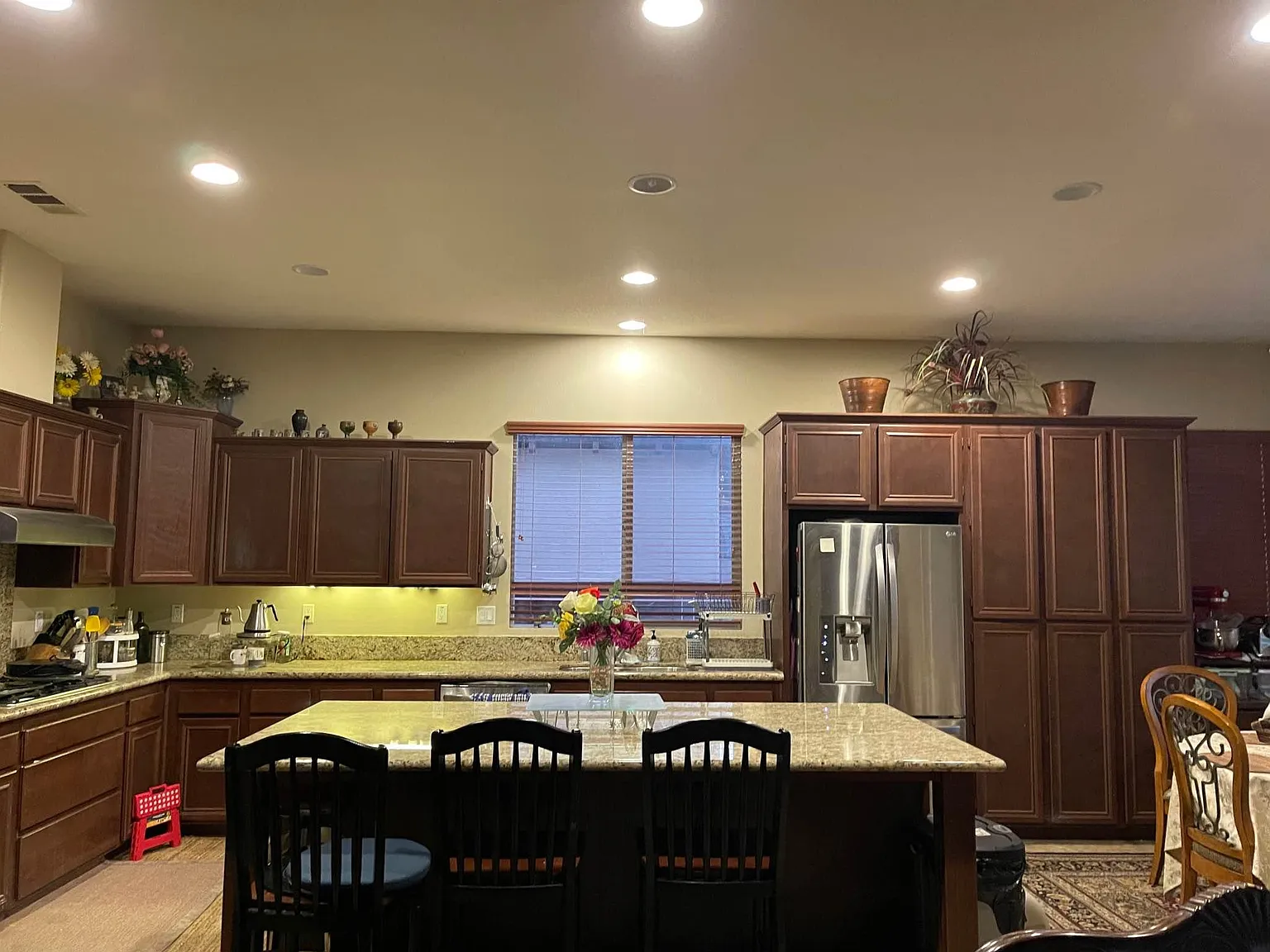 4 bed, 2466 sqft, $3,280 — Photo 4