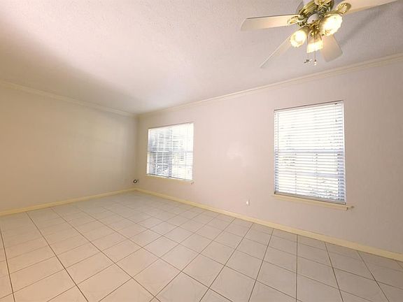 3rd image of 2824 Briarhurst Dr APT 7