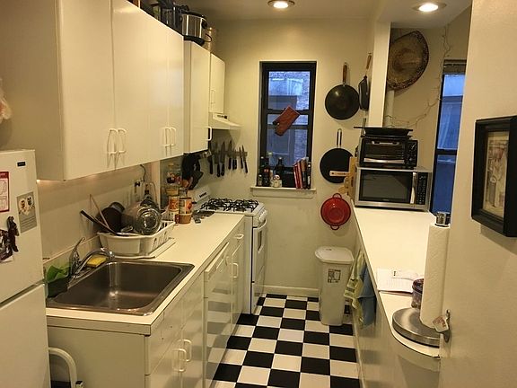 3rd image of 157 E 89th St APT 4RE