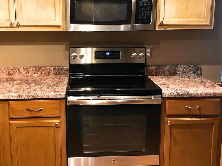 502 Hunt Club Rd — Photo 9