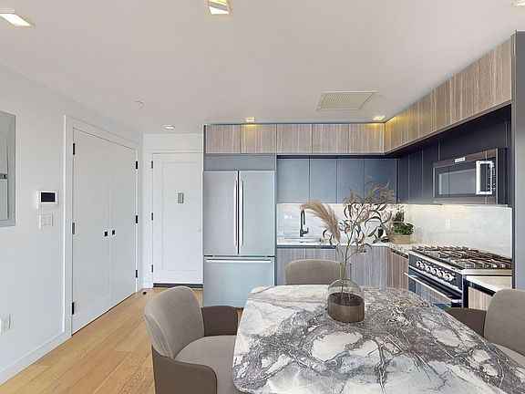 4th image of 5-33 48th Ave #6K