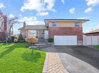 29 Birchwood Park Dr, Syosset, NY 11791