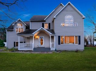 60 Hallock Landing Rd, Rocky Point, NY 11778