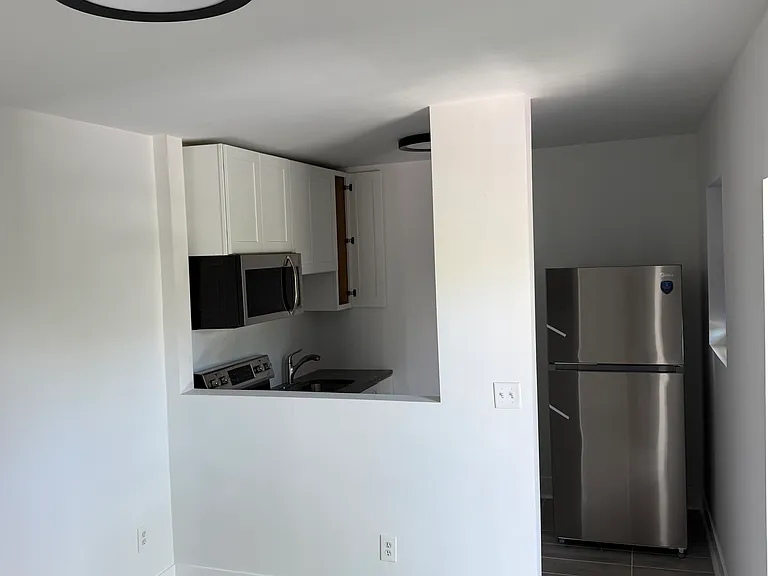 225 NW 16th St #6 — Photo 6