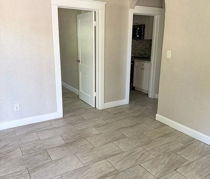 1103 Drew St #1 — Photo 3