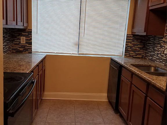 3rd image of 954 Pine Oak Trl