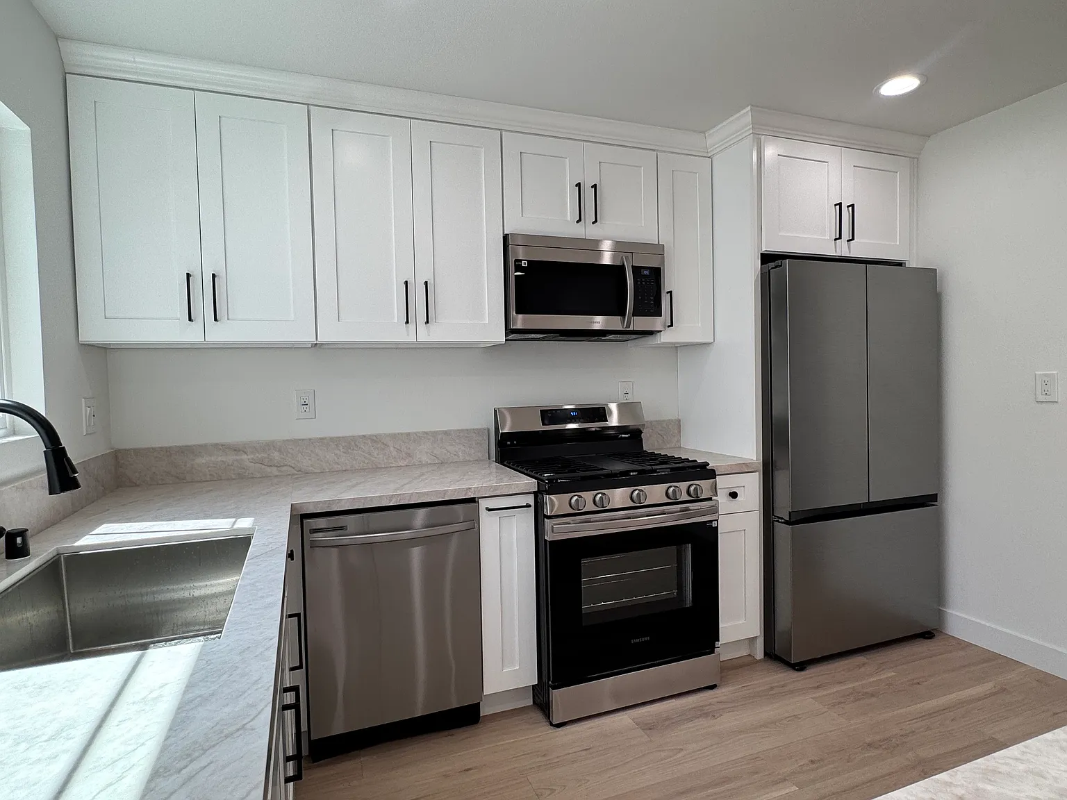 2 bed, 800 sqft, $3,200 — Photo 4