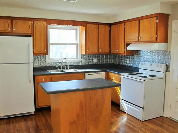 2nd image of 789 Hayden Dr