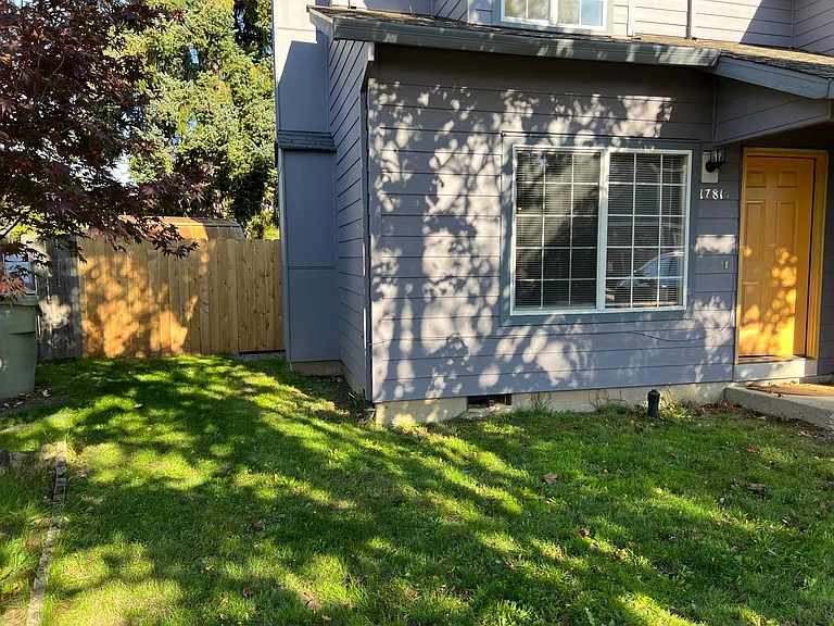 17815 SW Robert Ln — Photo 26