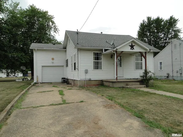 305 Maple St, Augusta, IL 62311
