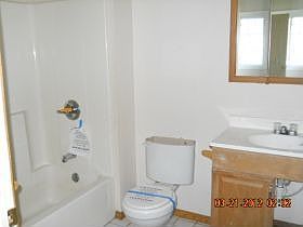 3rd image of 12190 Stratford Dr