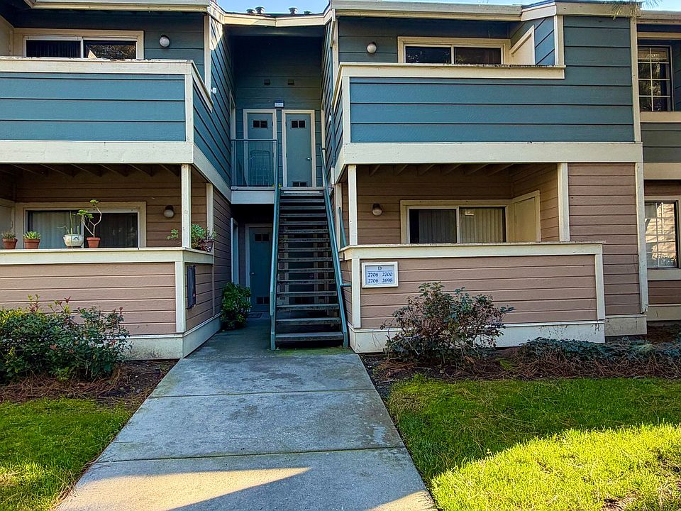 1st image of 2700 Somerset Park Cir