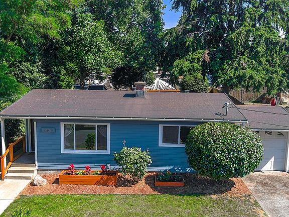 2nd image of 2300 NE 8th Place