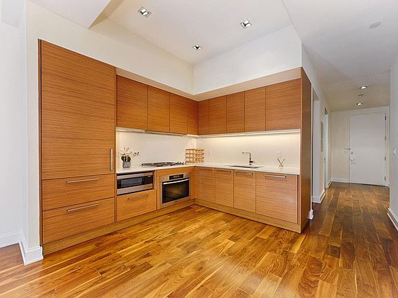 3rd image of 140 W 22nd St #4E