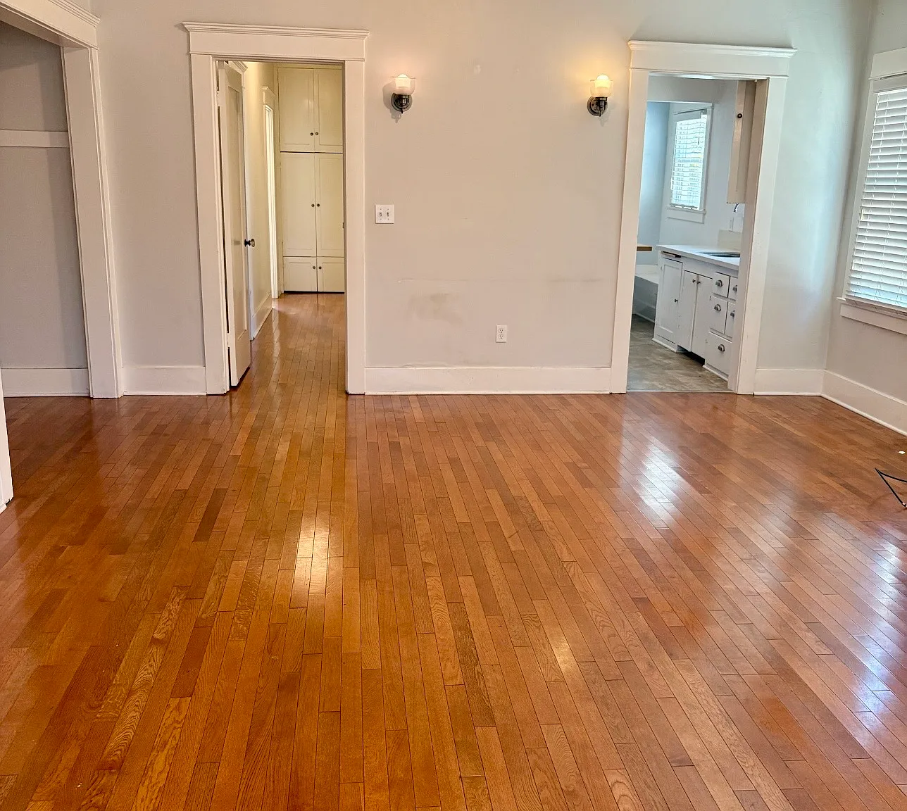 1 bed, 885 sqft, $2,395 — Photo 3