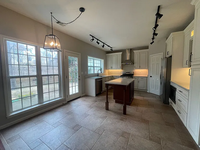 11310 Crossington Rd — Photo 10