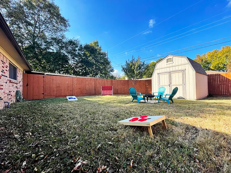 1126 Melrose Dr — Photo 37