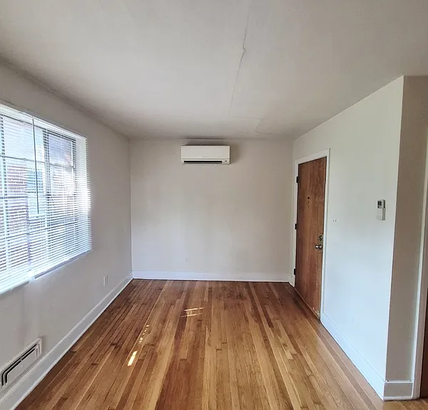 3230 W Grace St #6 — Photo 6