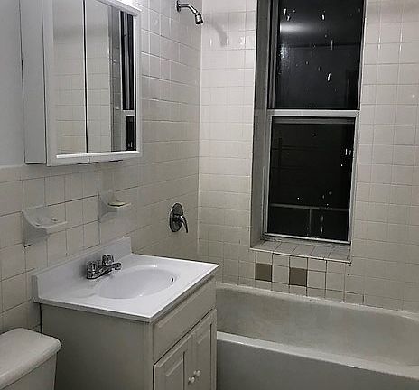 2nd image of 3038 Holland Ave APT 4