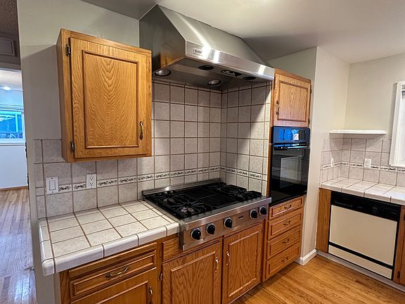 5th image of 926 Lantana Dr