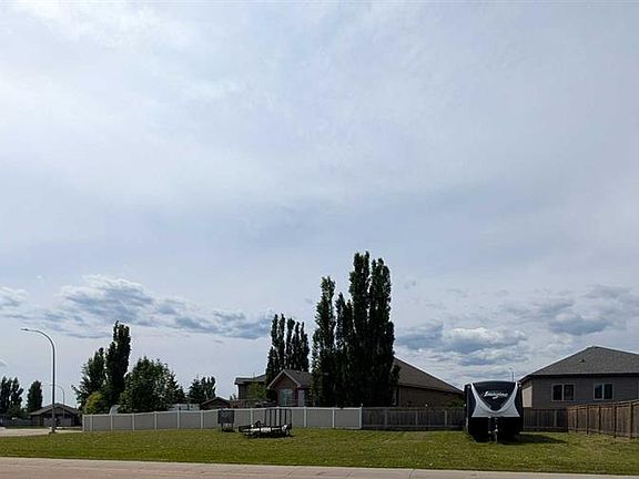 2nd image of 22 Parkdale Way SE