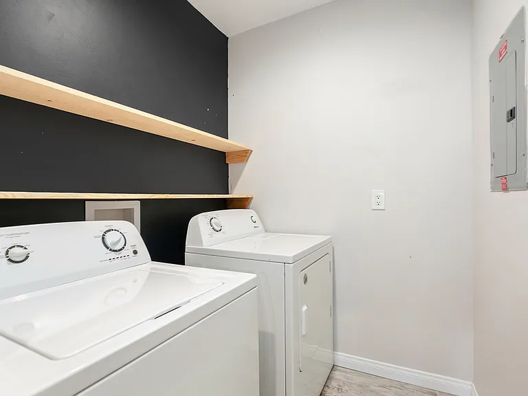 1207 Florence St — Photo 17