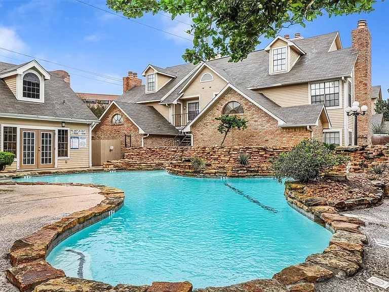 Complex includes 24hr guard, gated security, three swimming pools, fitness room, walking paths, and ample green landscaping
