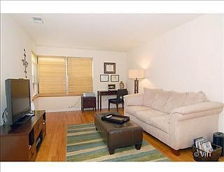 3rd image of 4911 N Wolcott Ave APT 1B