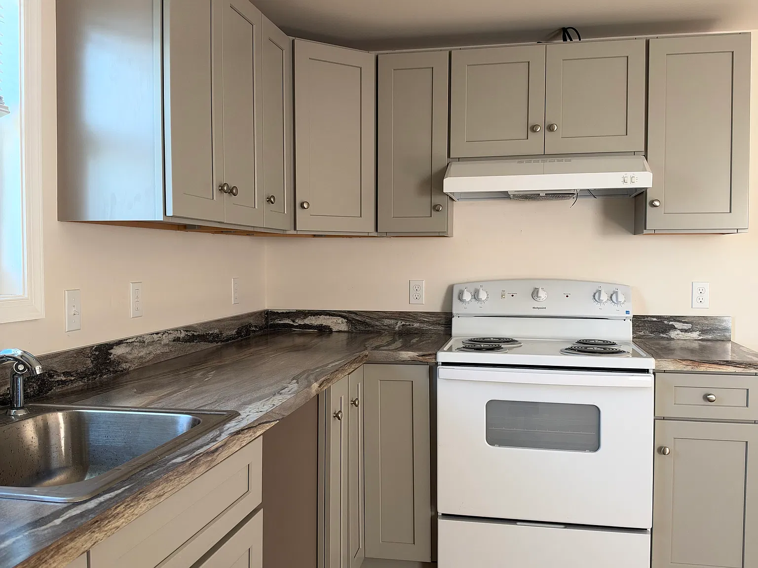 2 bed, 810 sqft, $1,400 — Photo 2