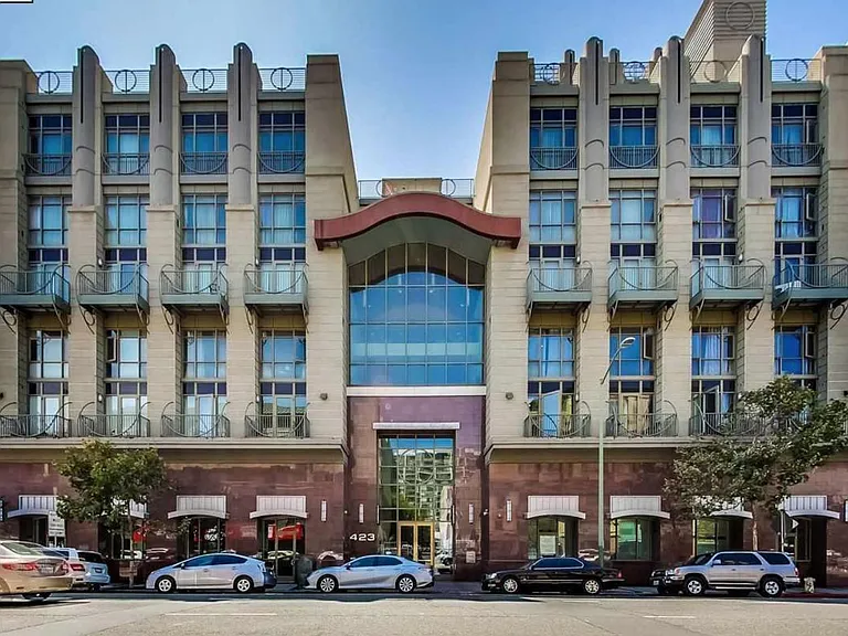 Welcome to 8 Orchids Luxury Condos! 423 7th near Jack London Square, BART, Ferries, Farmer's Market, Chinatown, and more!