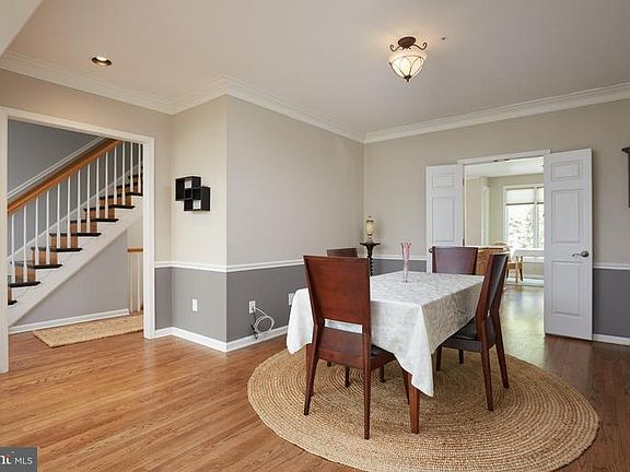 5th image of 23 Kent Gardens Cir