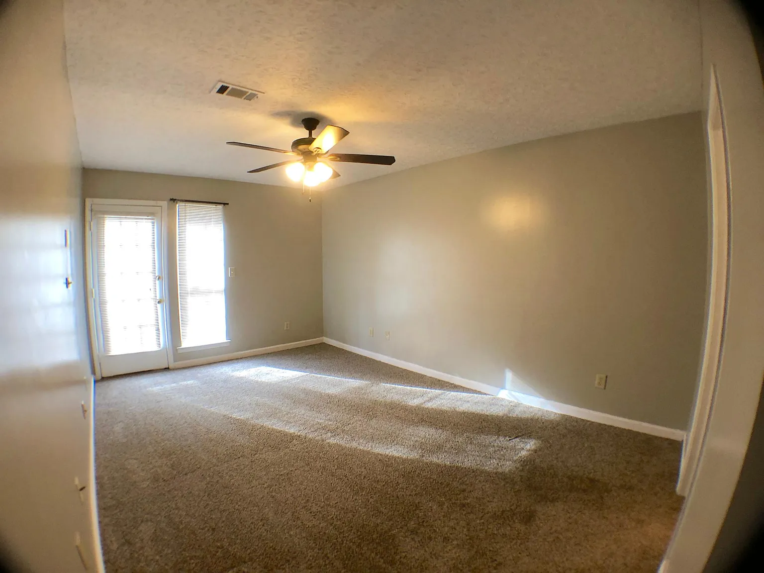 3 bed, 1351 sqft, $1,300 — Photo 4