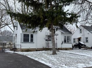 61 Ashwood Dr, Rochester, NY 14609