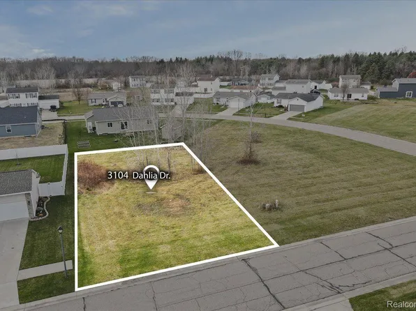 3104 Dahlia Dr, Burton, MI 48519